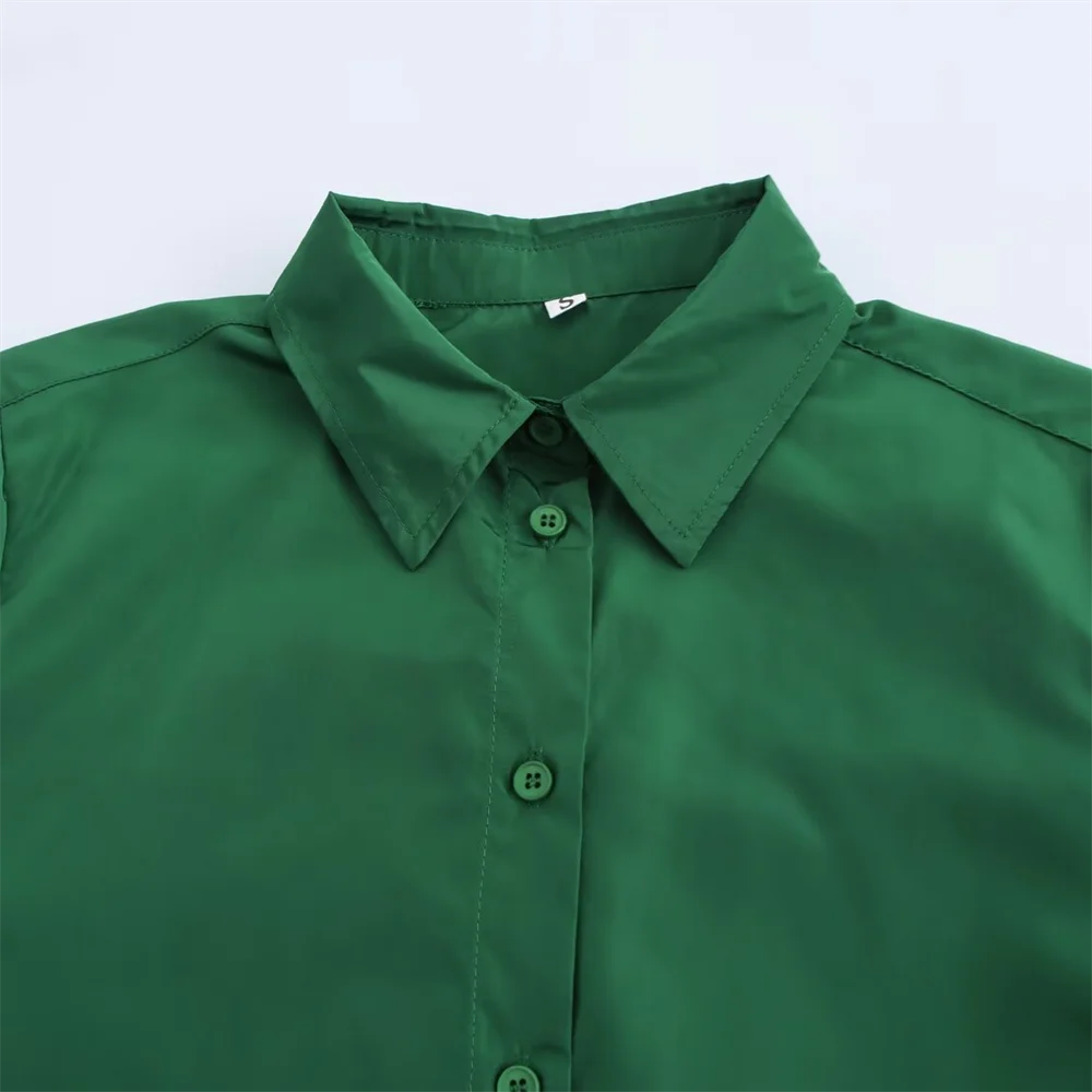 Camisa Casual Feminina Curta com Colarinho Versátil - Elegância Monocromática - DermeBela