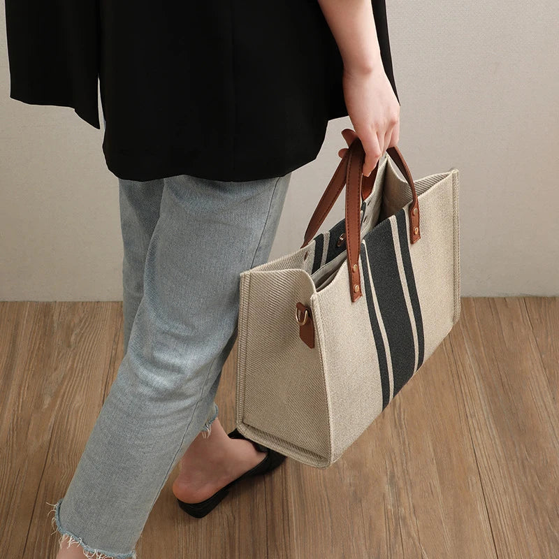 Bolsa Listrada de Tecido Casual - DermeBela