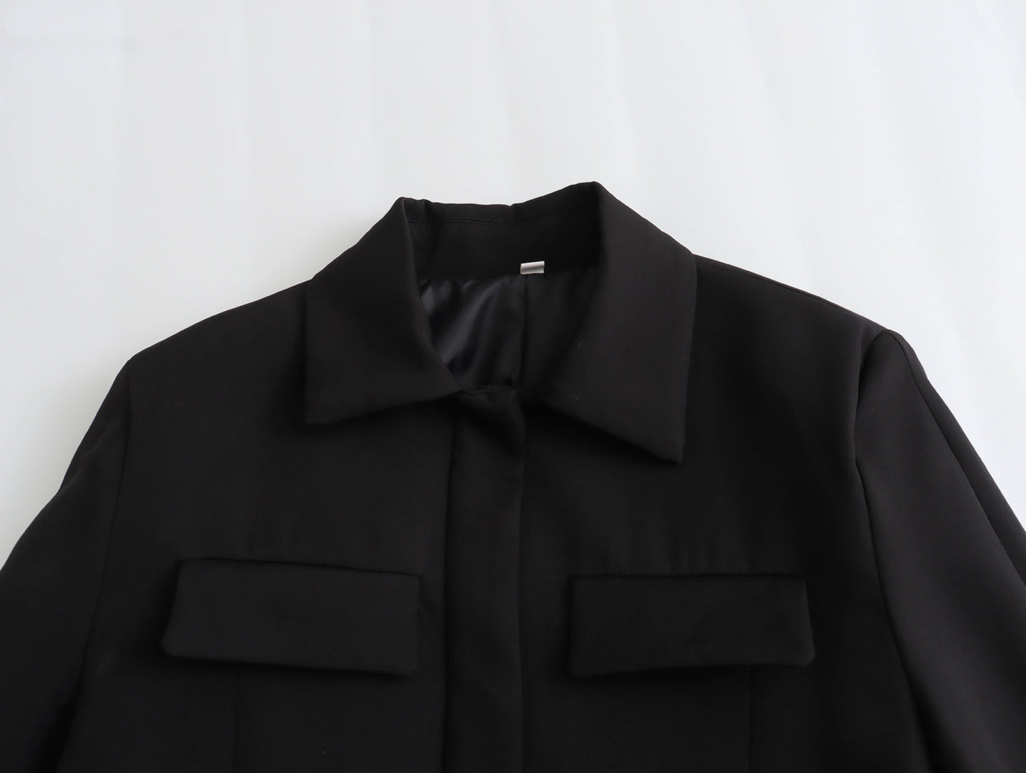 Casaco Feminino Aviador  com Botões e Detalhes de Bolsos - DermeBela