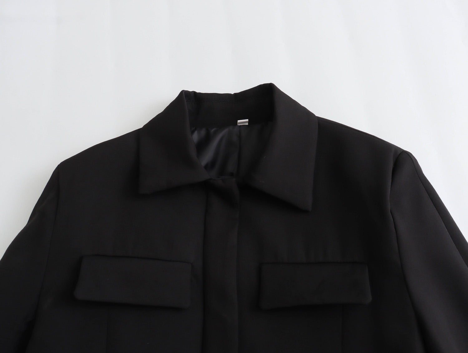 Casaco Feminino Aviador  com Botões e Detalhes de Bolsos - DermeBela
