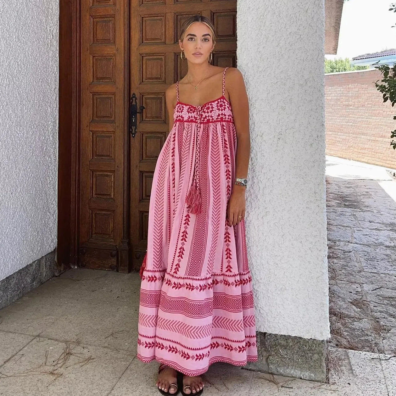 Vestido de Verão com Detalhe de Crochê e Bordado - DermeBela