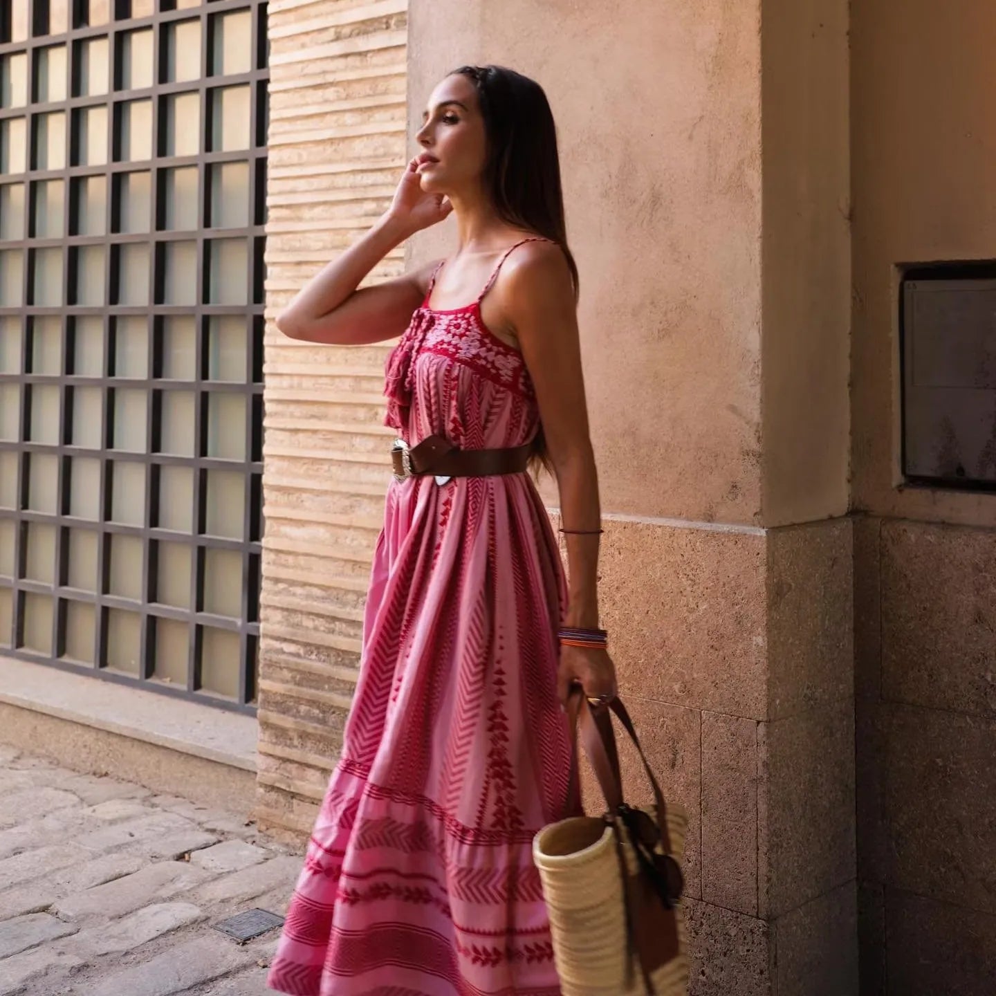 Vestido de Verão com Detalhe de Crochê e Bordado - DermeBela