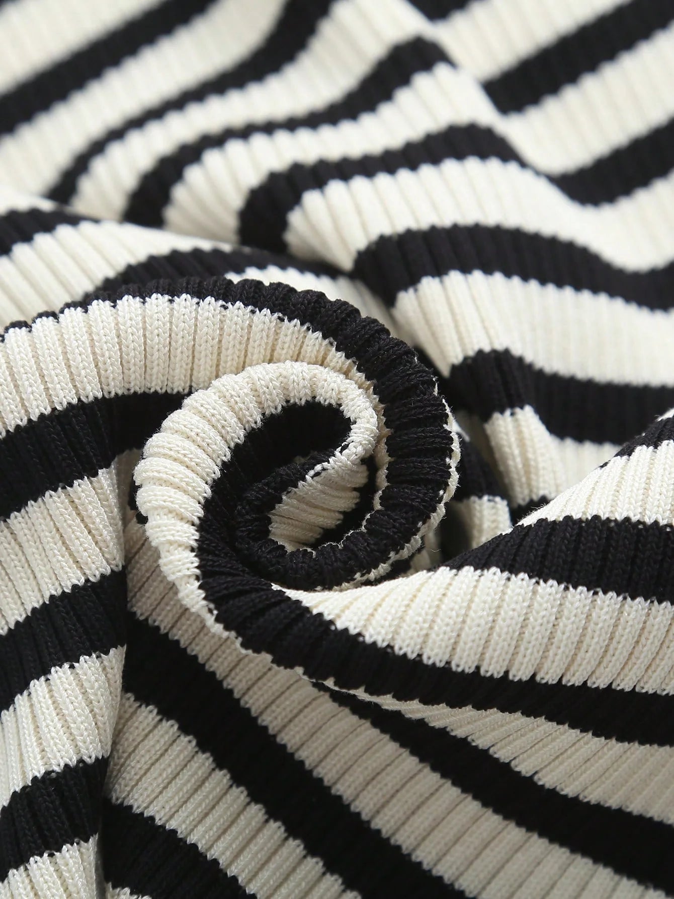 Vestido Midi Listrado com Alças Finas - DermeBela