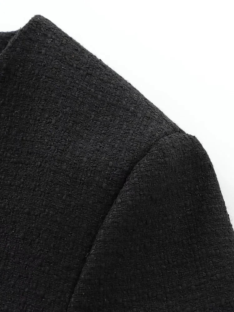 Casaco Feminino de Tweed com Gola O e Botões Dourados - DermeBela