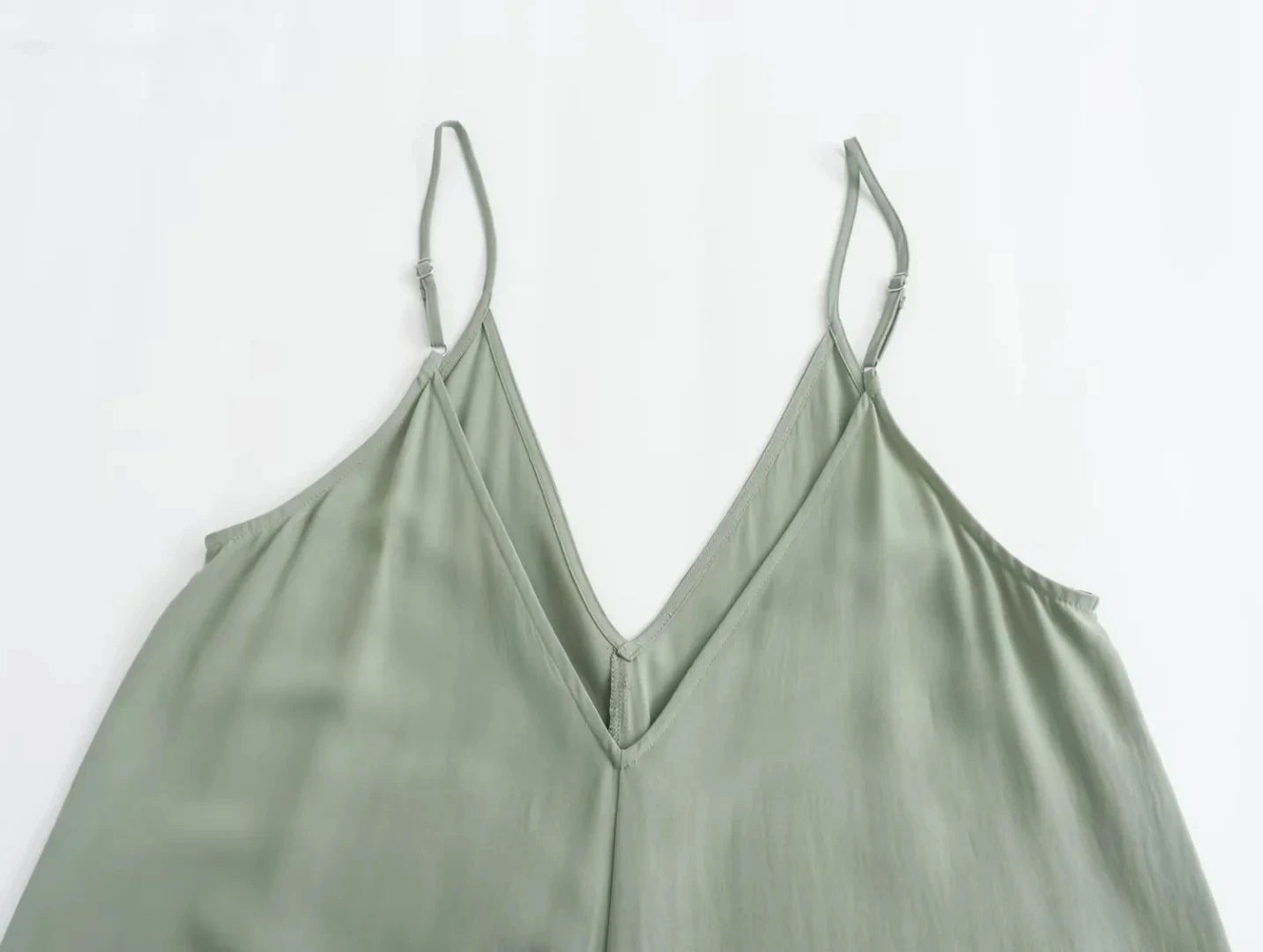 Vestido Luna com Alças Finas e Caimento Elegante - DermeBela