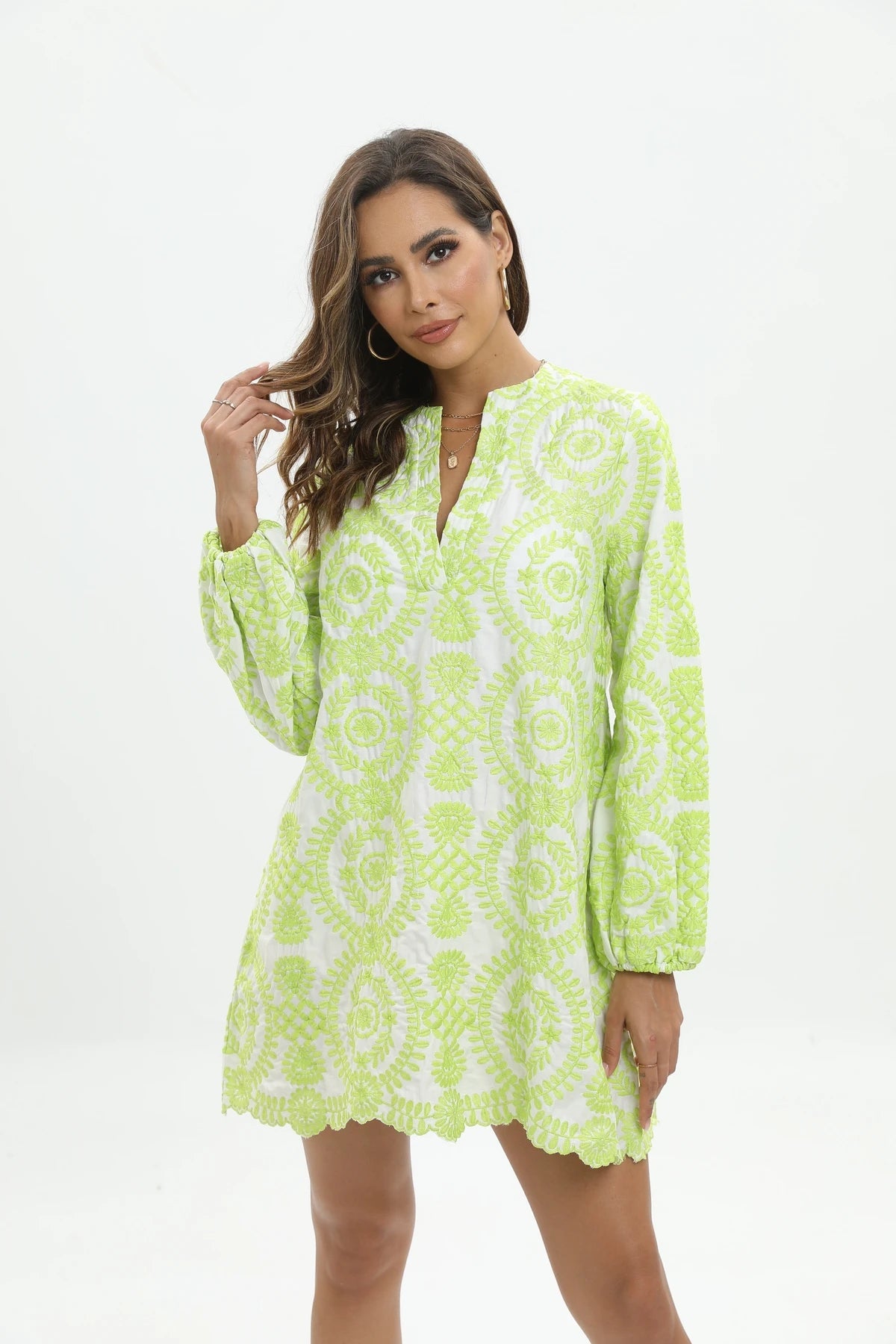 Vestido Bordado com Manga Longa Clássico - DermeBela