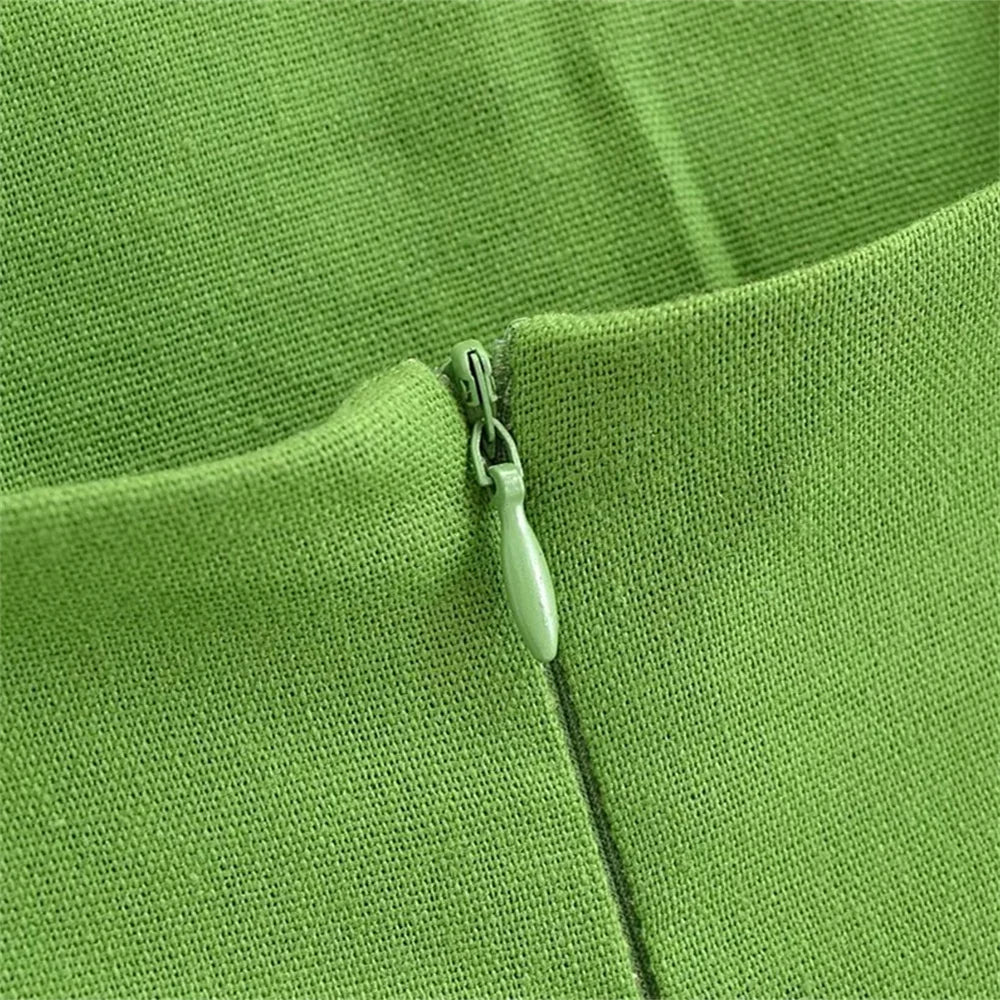 Vestido Mini Sem Costas com Zíper e Gola Quadrada- DermeBela