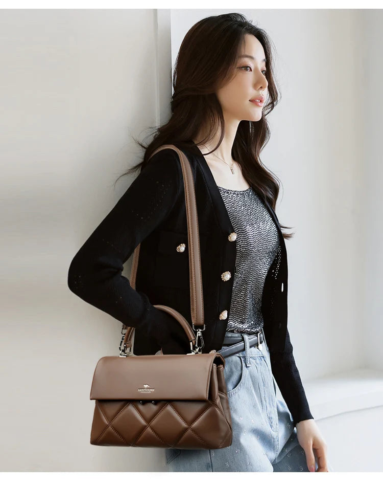 Bolsa Soft Luxe em Couro Macio – DermeBela