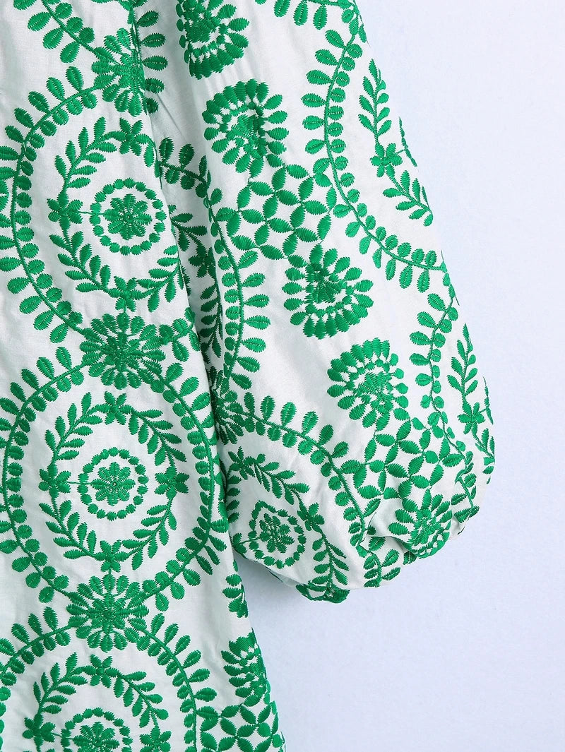 Vestido Bordado com Manga Longa Clássico - DermeBela