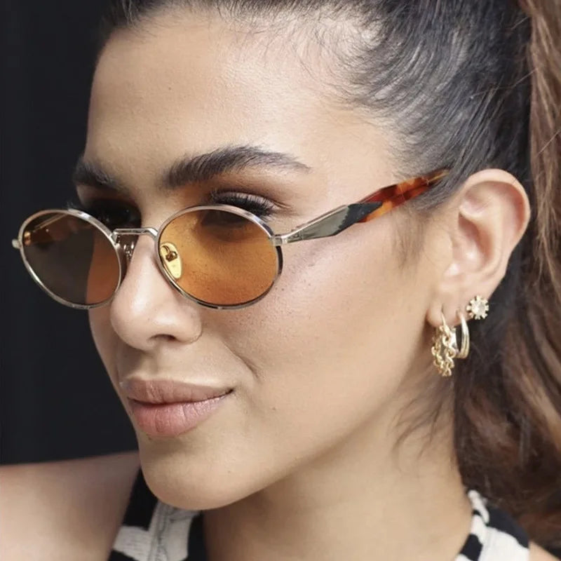 Óculos de Sol Feminino Chic Oval - DermeBela