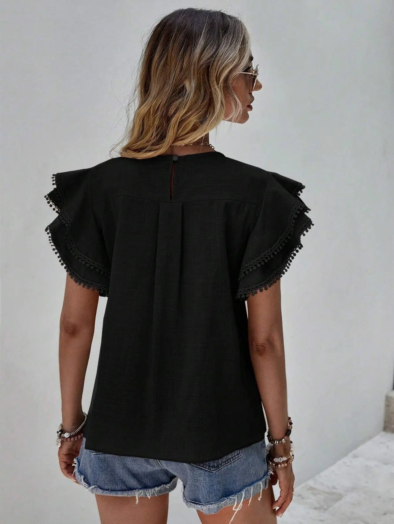 Blusa Feminina Elegante com Detalhe Rendado - DermeBela