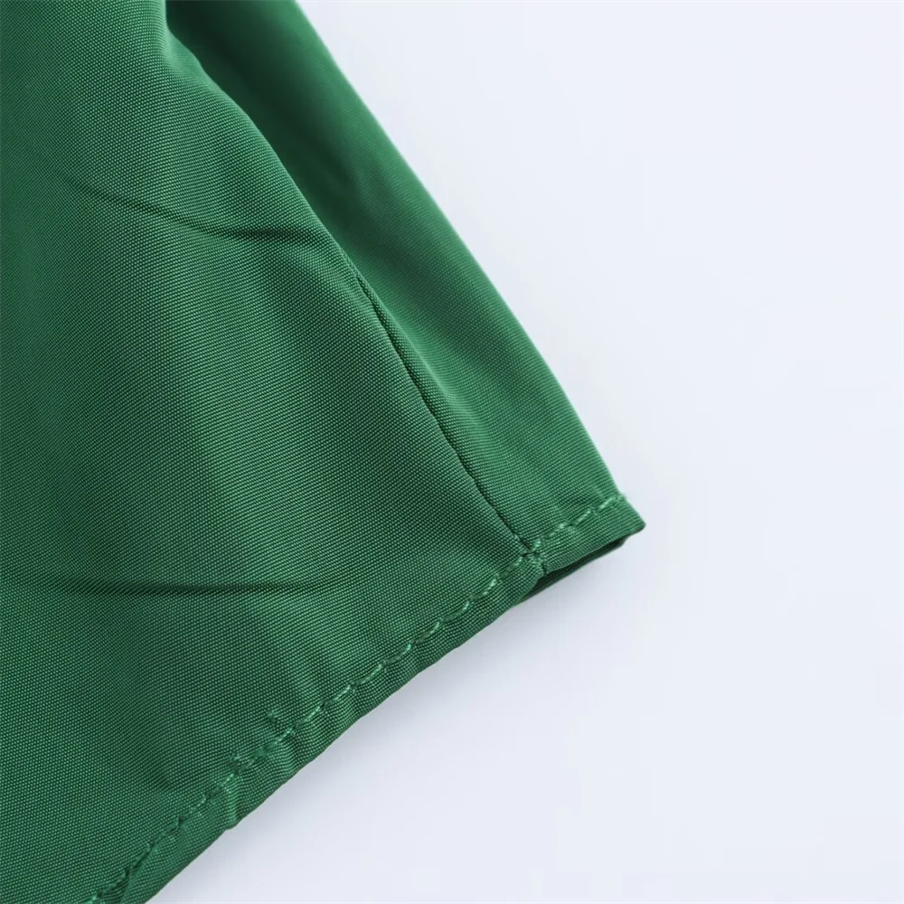 Camisa Casual Feminina Curta com Colarinho Versátil - Elegância Monocromática - DermeBela