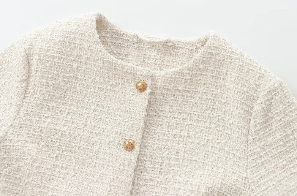 Casaco Feminino de Tweed com Gola O e Botões Dourados - DermeBela