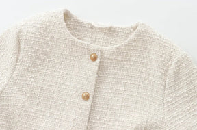 Casaco Feminino de Tweed com Gola O e Botões Dourados - DermeBela