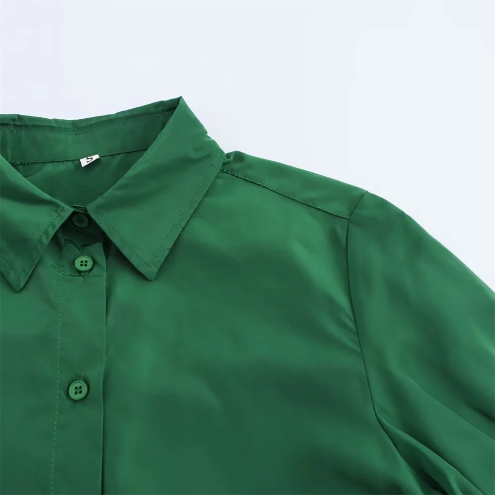 Camisa Casual Feminina Curta com Colarinho Versátil - Elegância Monocromática - DermeBela