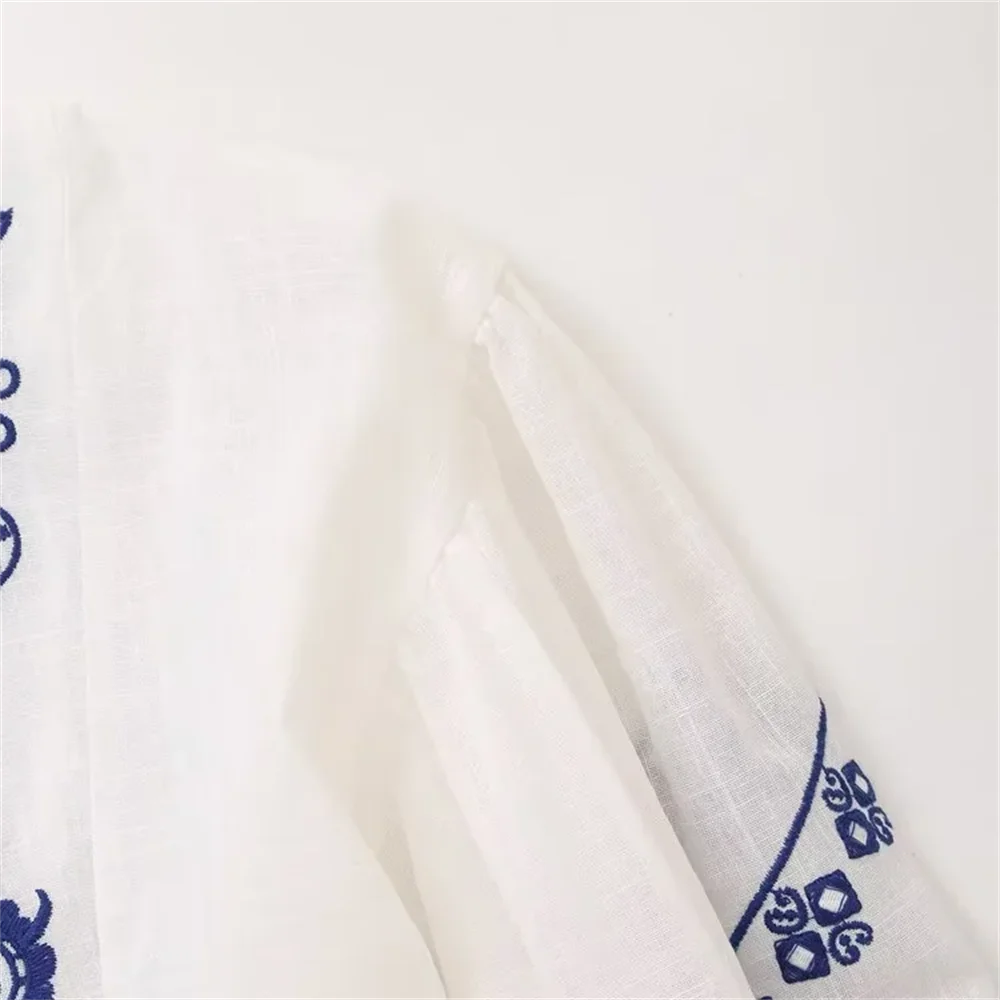 Camisa Solta Bordada de Renda Feminina - DermeBela