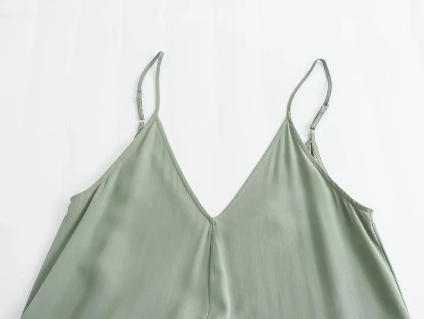 Vestido Luna com Alças Finas e Caimento Elegante - DermeBela