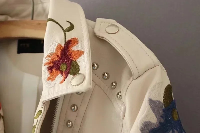 Jaqueta Feminina Floral com Rebites e Zíper - DermeBela