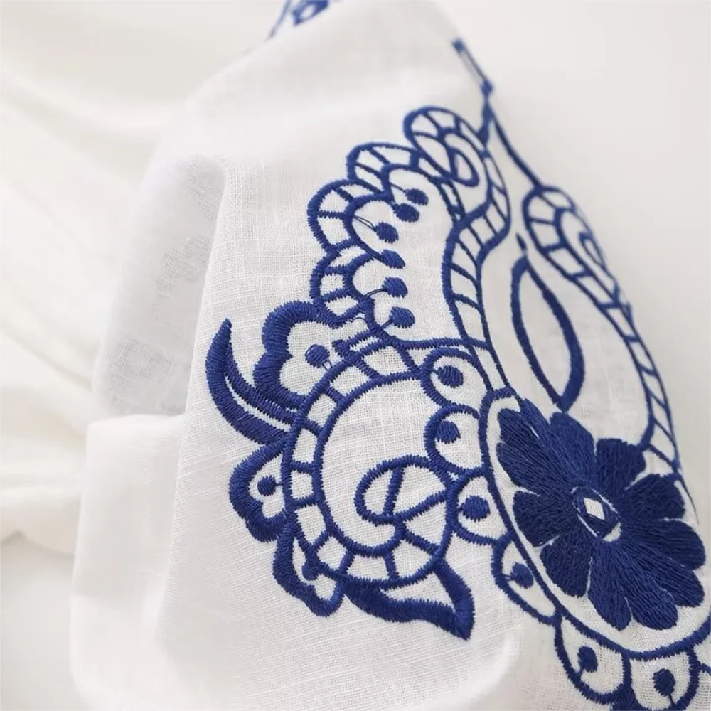 Camisa Solta Bordada de Renda Feminina - DermeBela