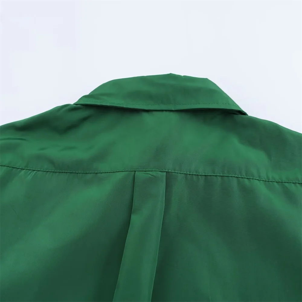 Camisa Casual Feminina Curta com Colarinho Versátil - Elegância Monocromática - DermeBela